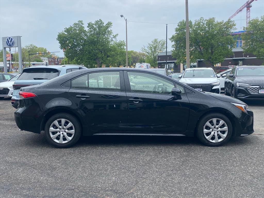 Used 2025 Toyota Corolla LE image 2