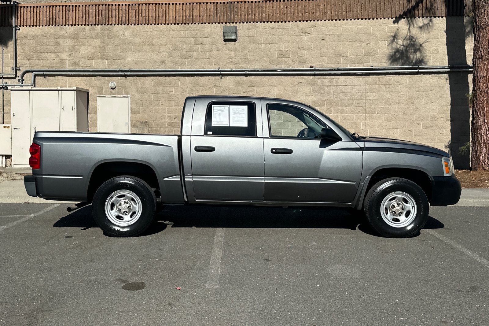 Used 2006 Dodge Dakota ST RWD image 2