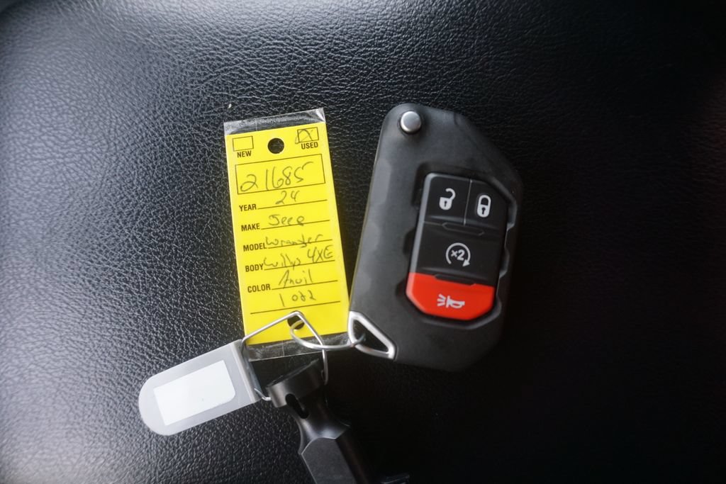 Used 2024 Jeep Wrangler Unlimited AWD/4WD image 32
