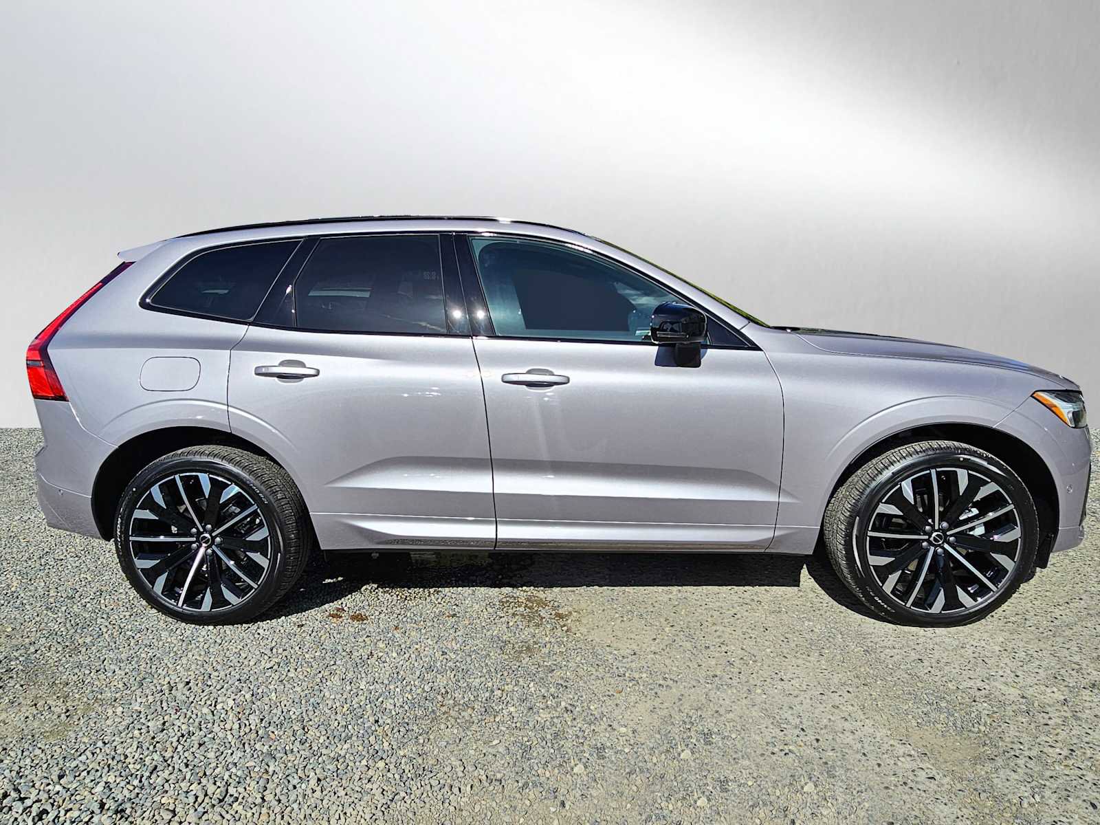 New 2026 Volvo XC60 B5 Ultra w/ Protection Package Premier image 2
