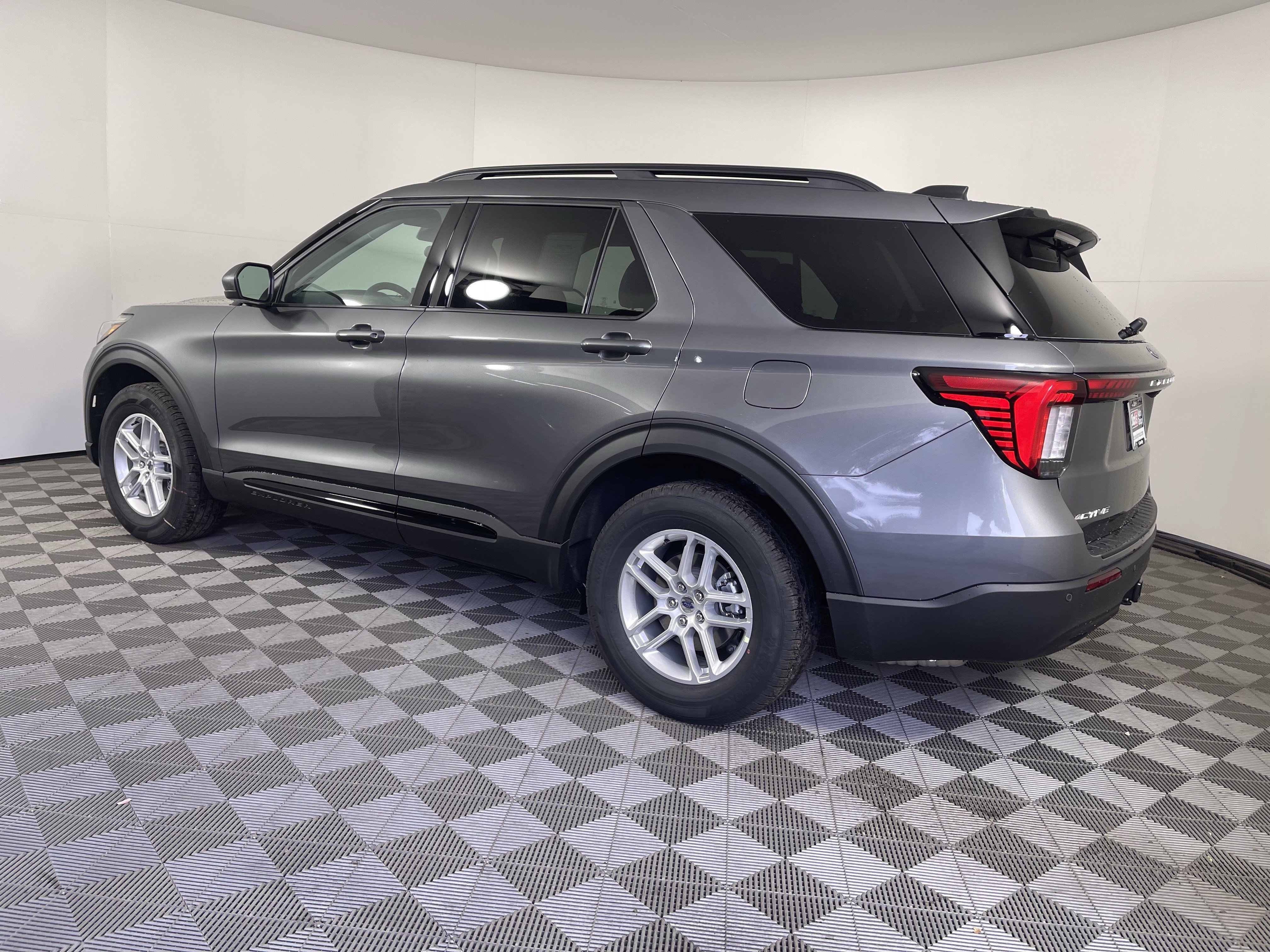New 2026 Ford Explorer Active AWD/4WD image 3