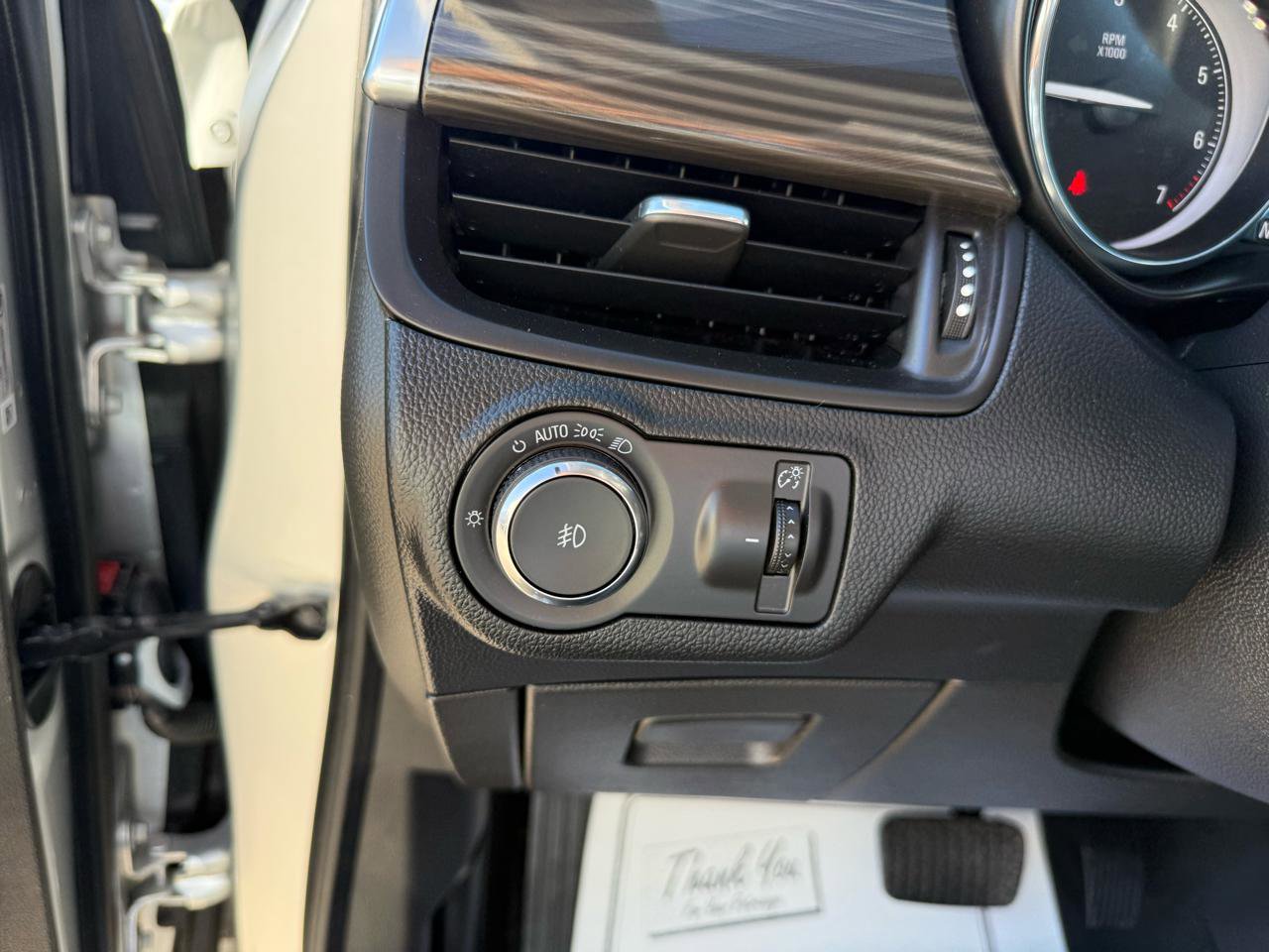 Used 2019 Buick Envision Essence FWD image 27