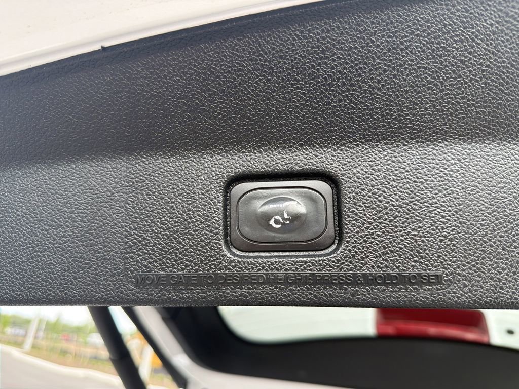 Certified 2018 Ford Explorer XLT w/ Equipment Group 202A image 11