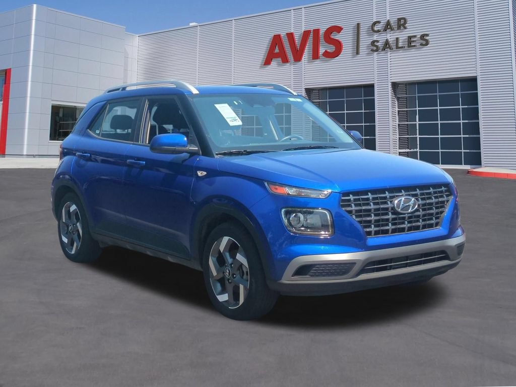 Used 2025 Hyundai Venue SEL FWD image 3