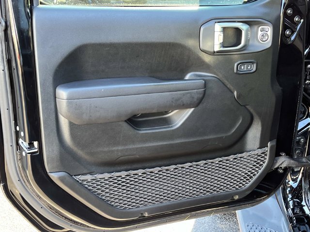 Used 2025 Jeep Gladiator Mojave AWD/4WD image 25