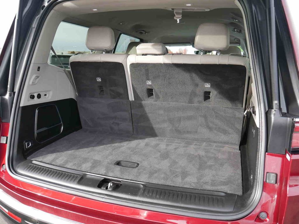 Used 2022 Jeep Wagoneer Series III w/ Flexible Seating Group image 9