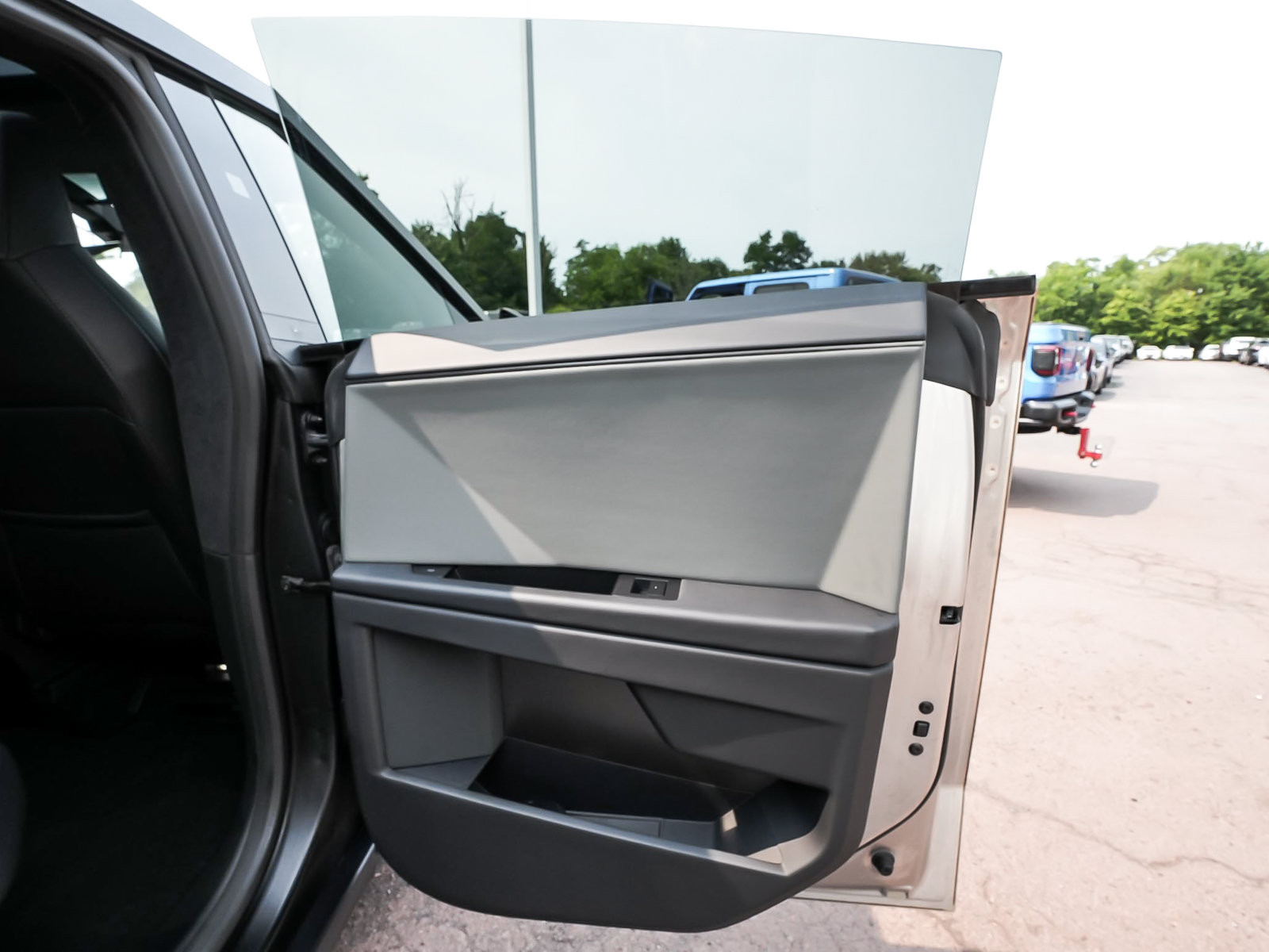 Used 2024 Tesla Cybertruck AWD Crew Cab image 13