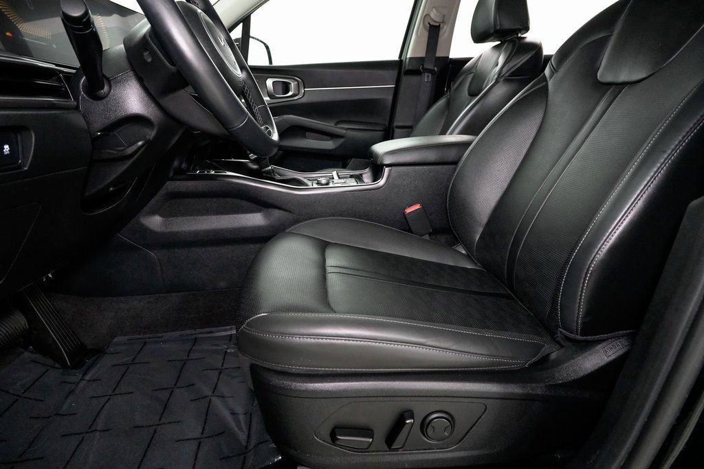 Used 2025 Kia Sorento S image 9