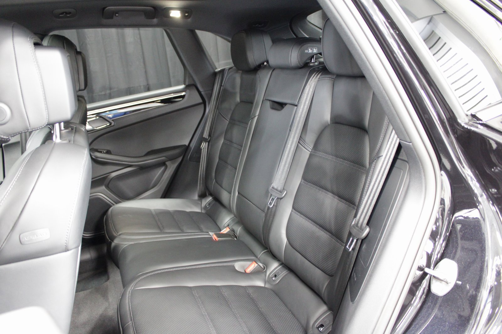 New 2026 Porsche Macan image 19