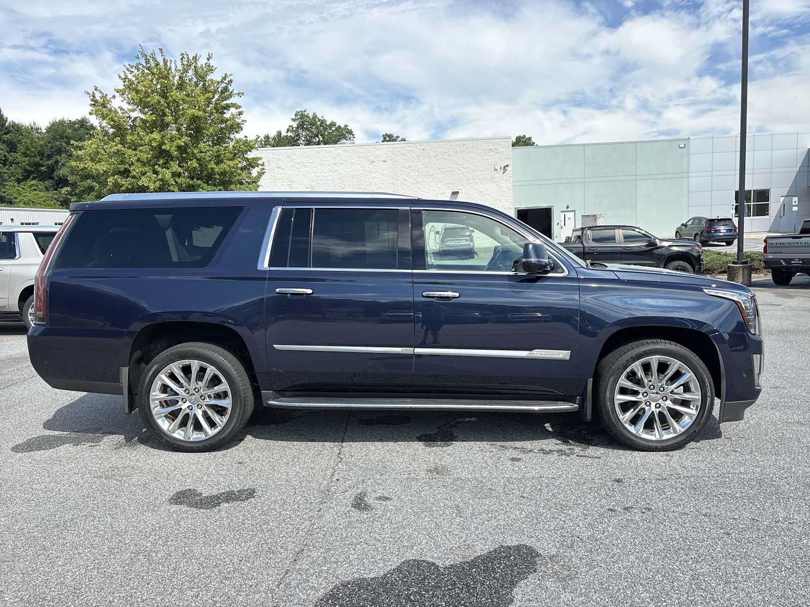 Used 2019 Cadillac Escalade ESV Luxury AWD/4WD image 5
