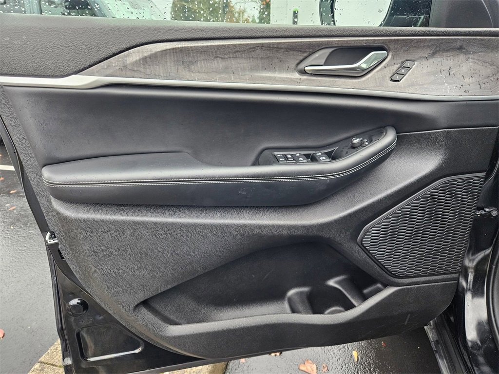 Certified 2025 Jeep Grand Cherokee Limited w/ Trailer Tow Package image 10