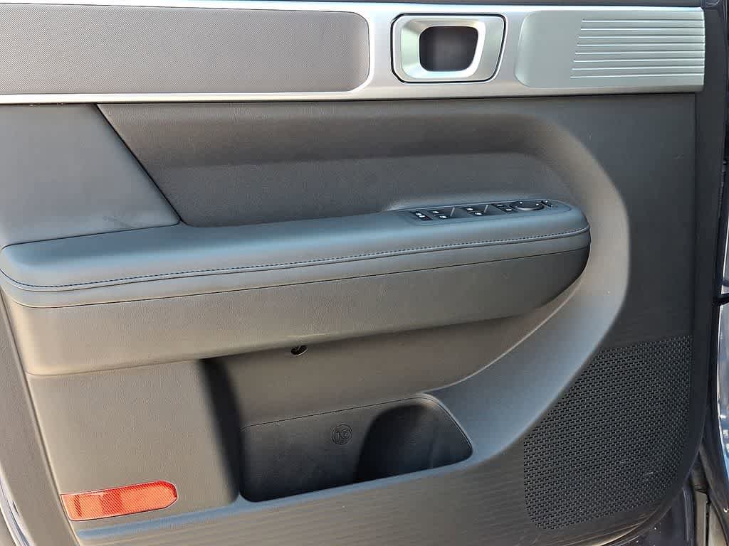 Used 2025 Hyundai Santa Fe SEL FWD image 12