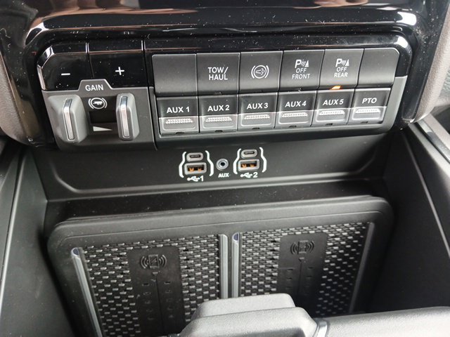 New 2026 RAM 5500 4x4 Crew Cab w/ Laramie Trim Package image 40
