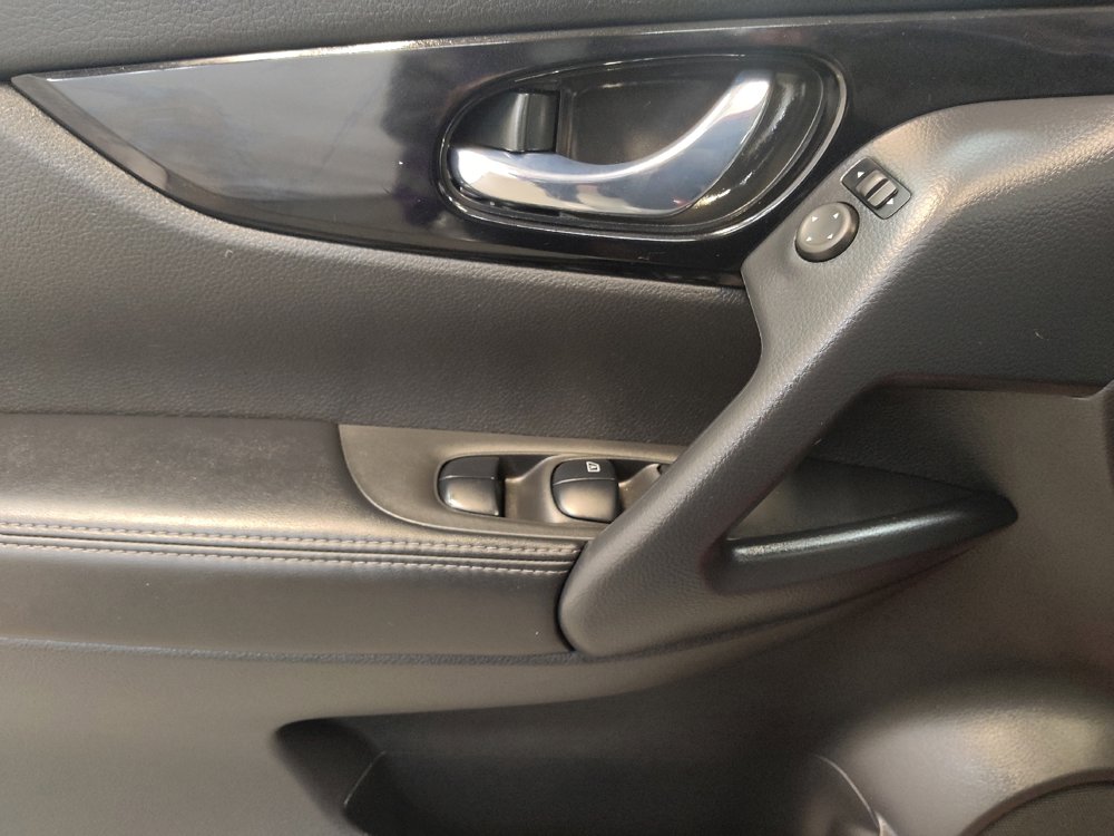 Used 2020 Nissan Rogue Sport SV image 27