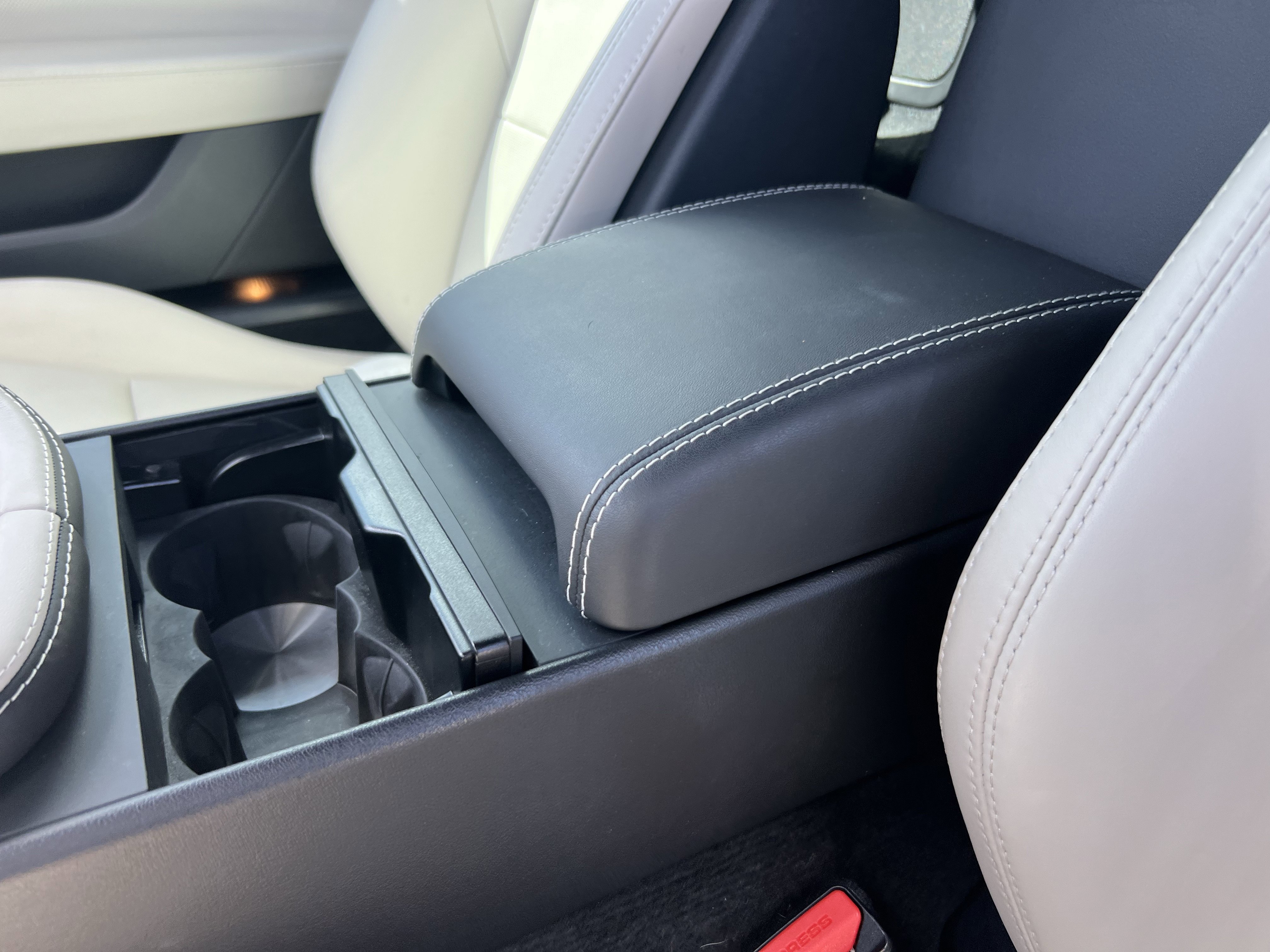 Certified 2023 Jaguar F-TYPE Coupe image 28