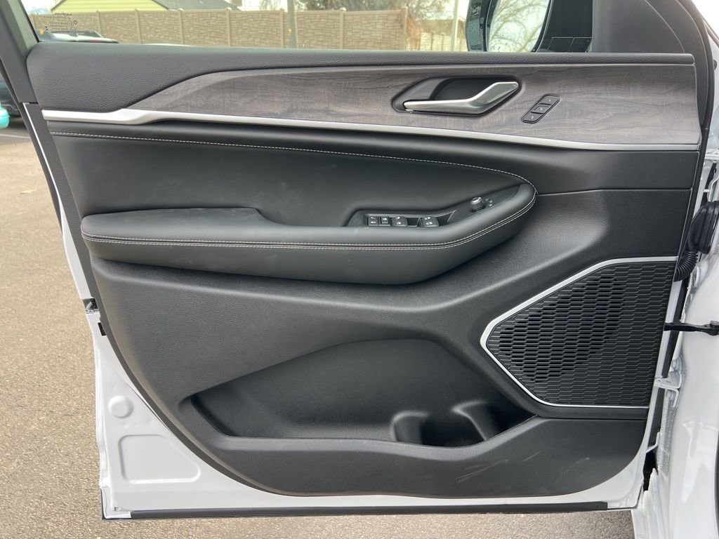 New 2026 Jeep Grand Cherokee Limited image 9