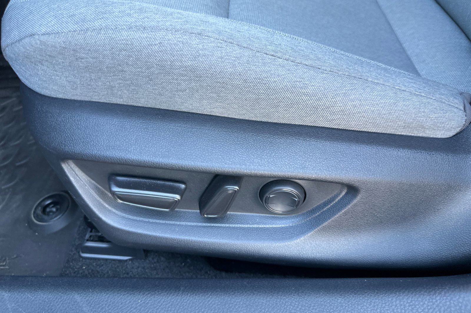 Used 2025 Toyota Camry LE image 12