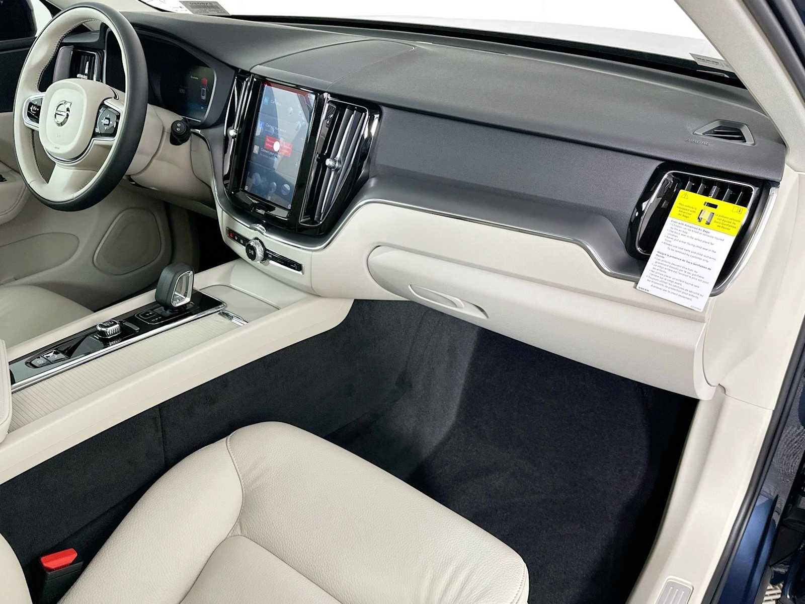 Used 2025 Volvo XC60 T8 Core image 24