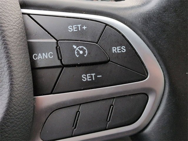 Used 2017 Chrysler Pacifica Touring-L w/ Tire & Wheel Group image 19