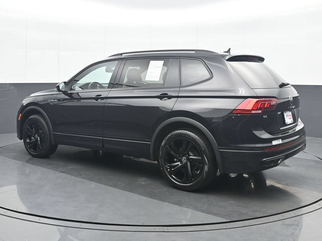 Used 2024 Volkswagen Tiguan SE R-Line AWD/4WD image 4