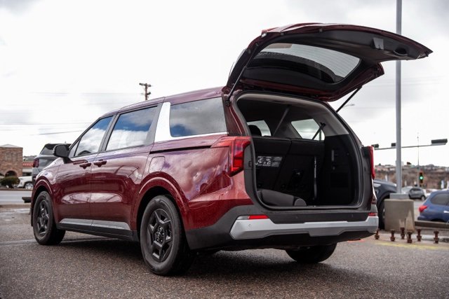 Used 2025 Kia Carnival LXS image 7