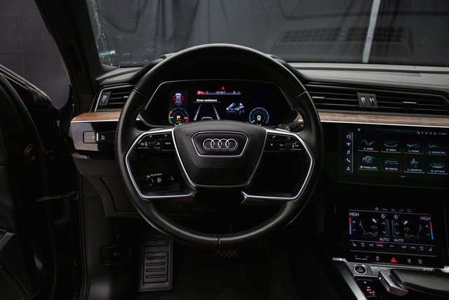 Used 2022 Audi e-tron Premium Plus w/ Premium Plus Package image 26