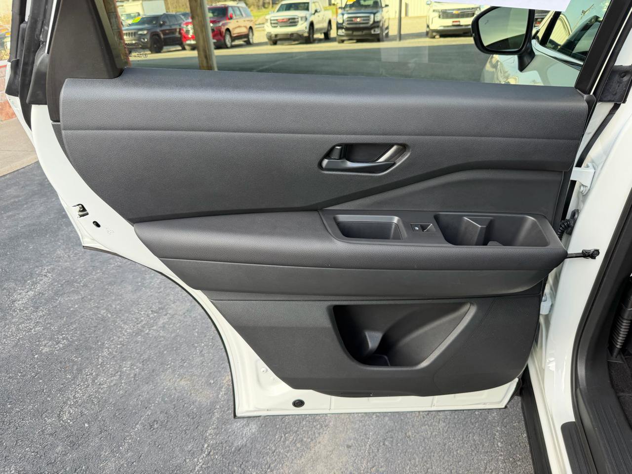 Used 2025 Nissan Pathfinder SV image 17