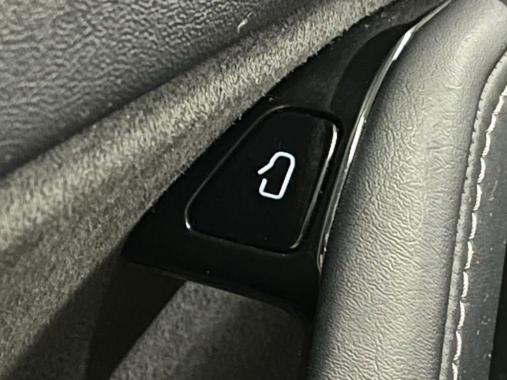 Used 2021 Tesla Model Y Long Range image 14