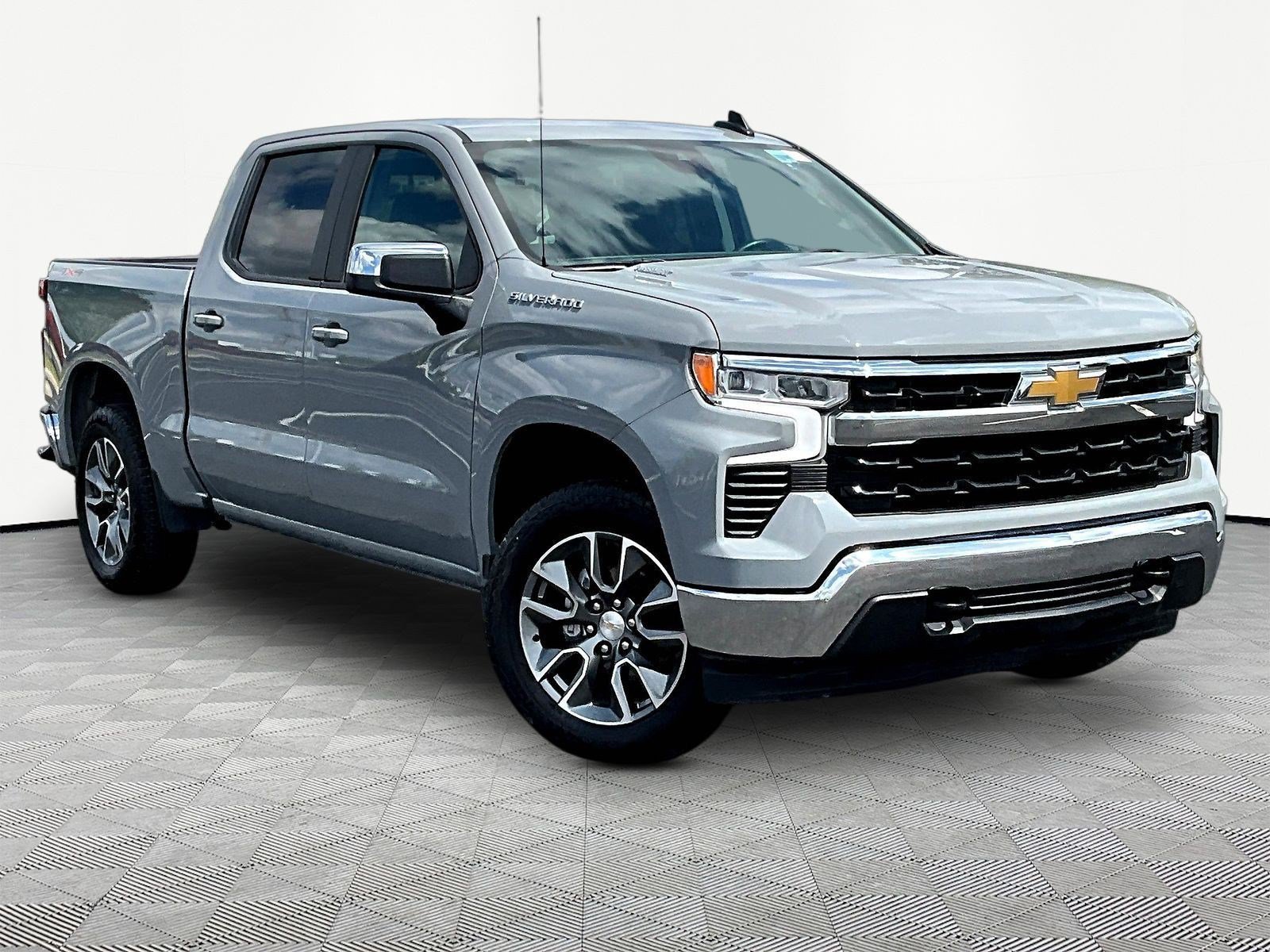 Used 2024 Chevrolet Silverado 1500 LT AWD/4WD image 3