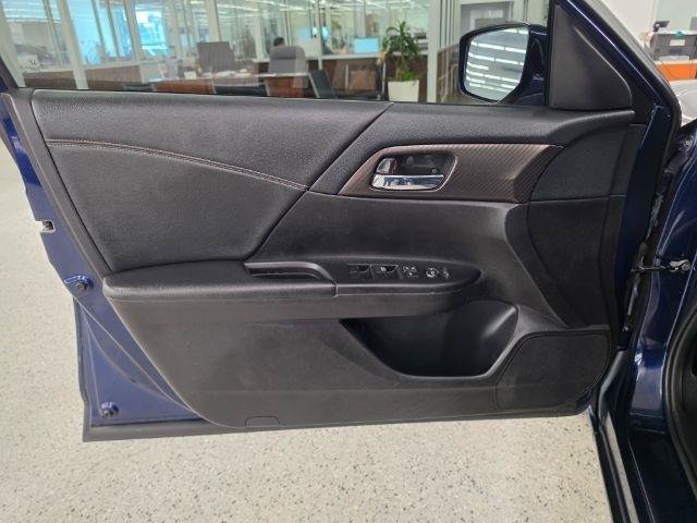 Used 2016 Honda Accord Sport image 32