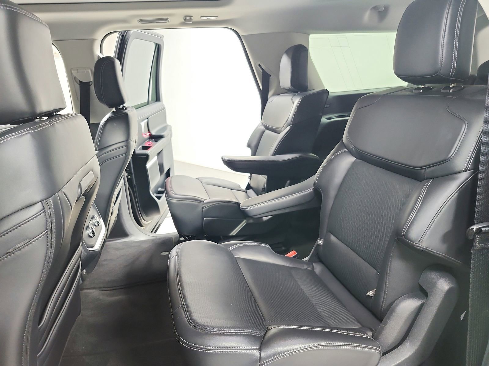 Used 2025 Ford Expedition Max Platinum image 36