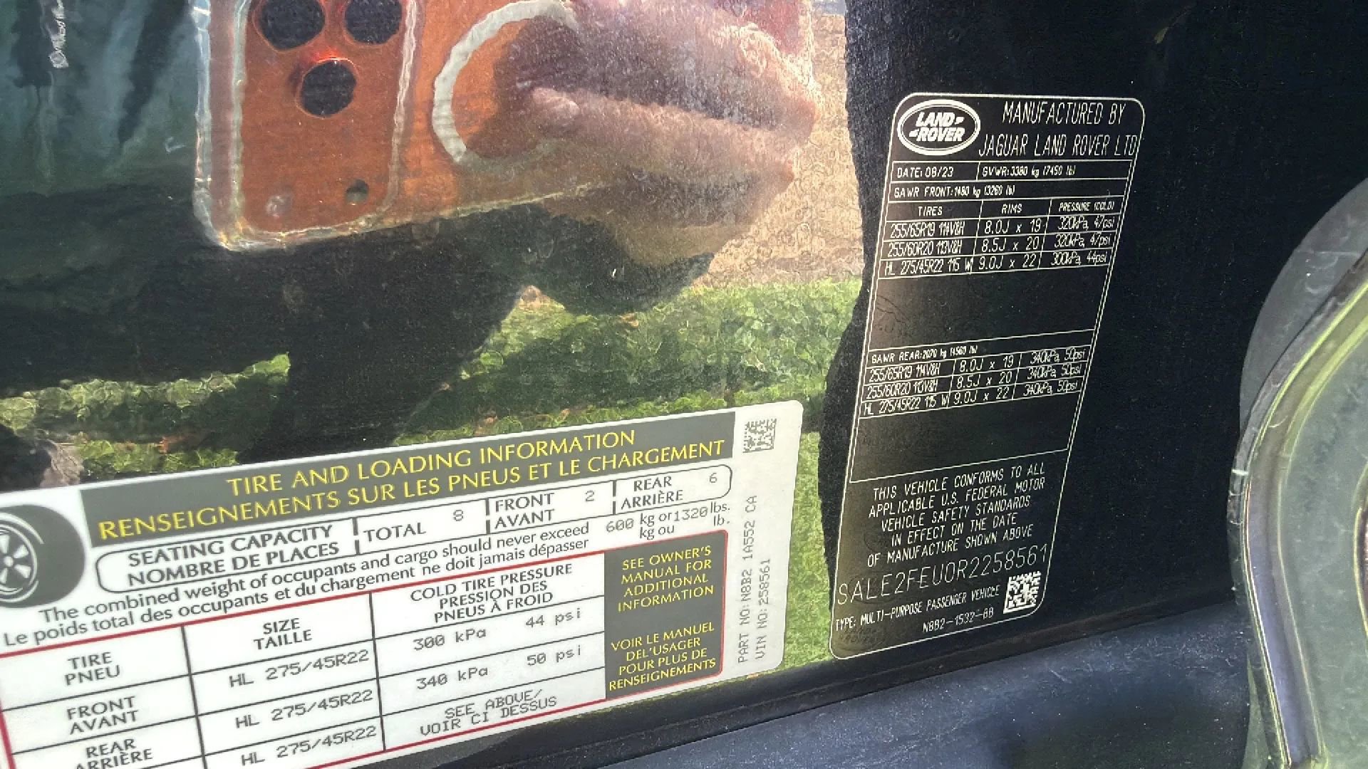 Used 2024 Land Rover Defender 130 X-Dynamic SE image 40