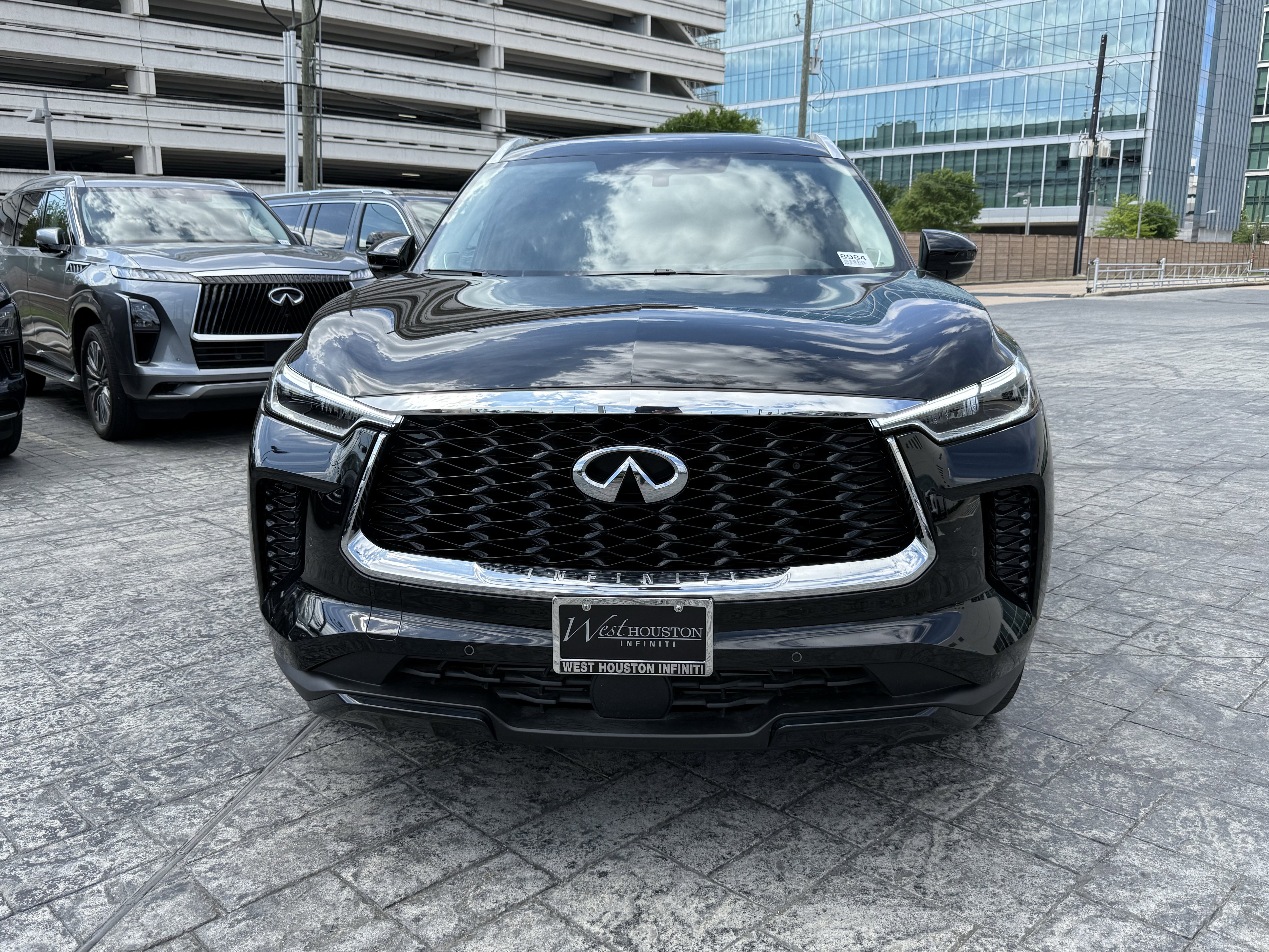 Certified 2025 INFINITI QX60 Luxe image 2