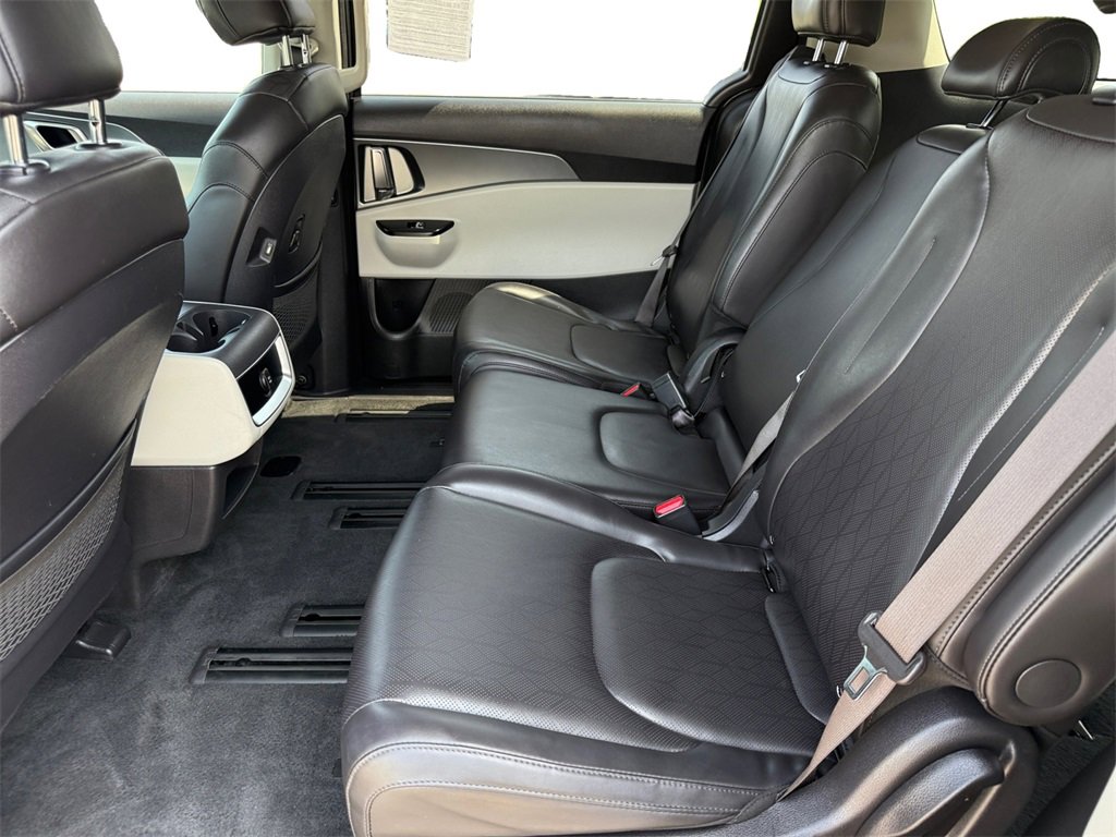 Used 2024 Kia Carnival LX image 14