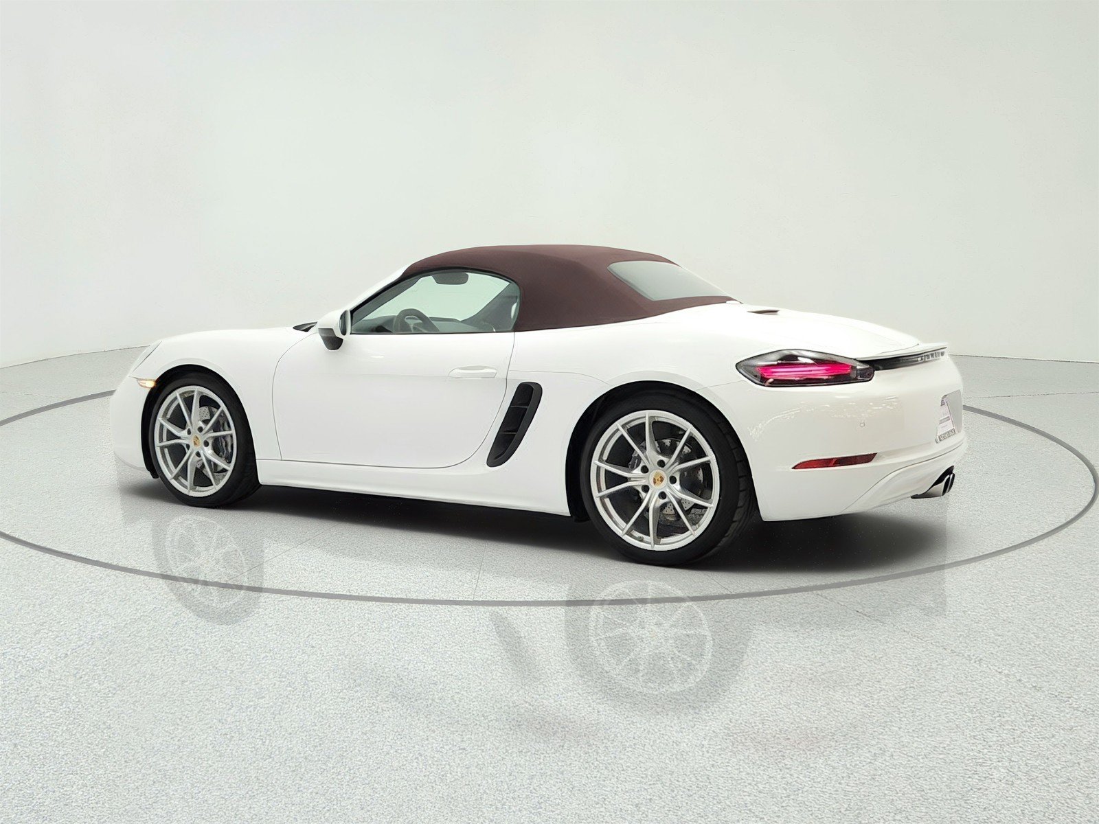Used 2022 Porsche 718 Boxster RWD image 8
