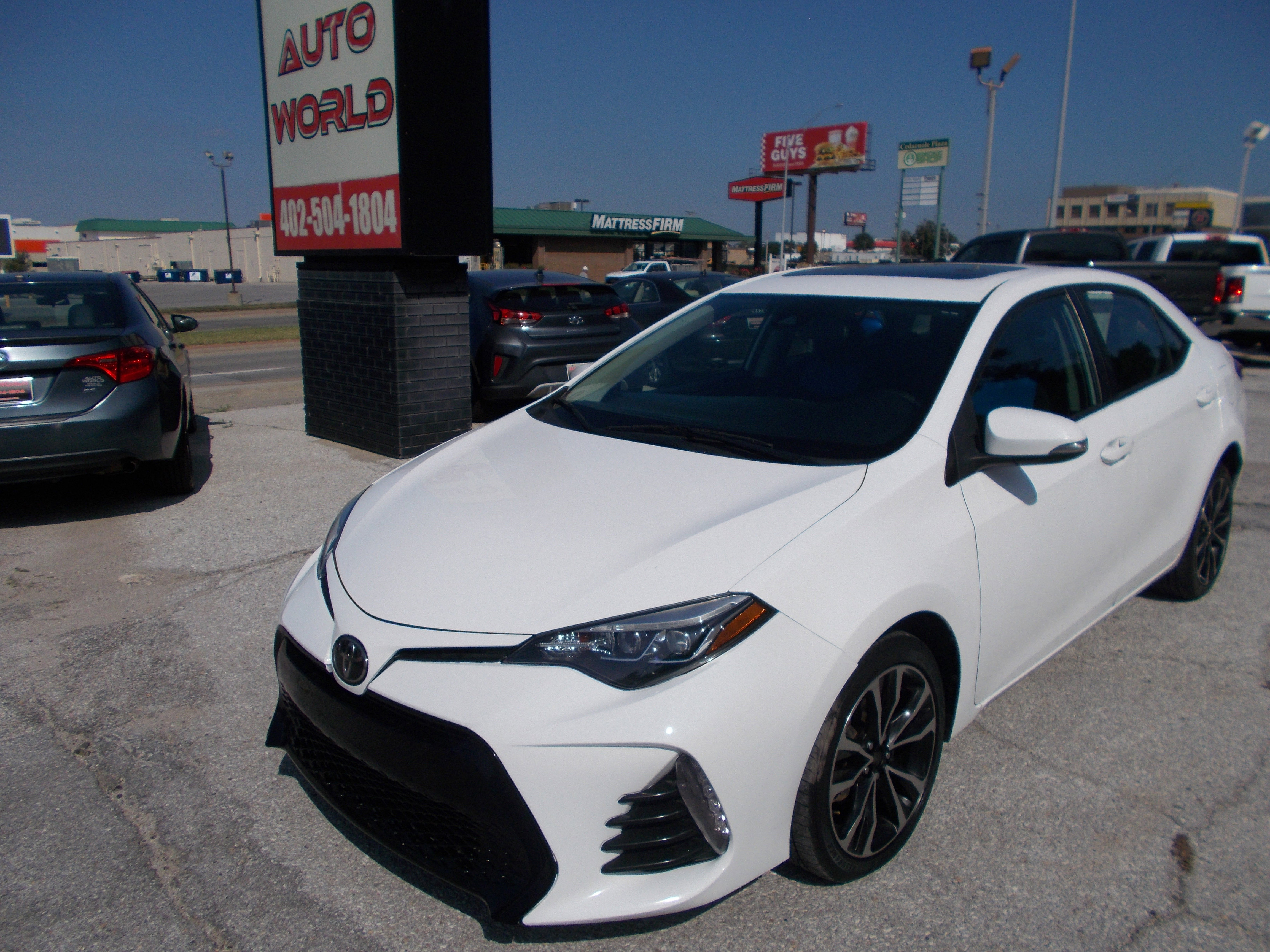 Used 2019 Toyota Corolla LE image 1