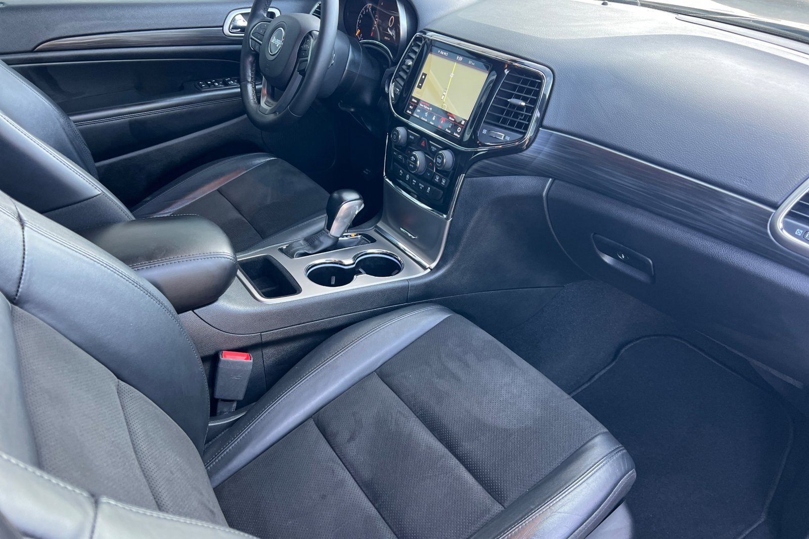 Used 2021 Jeep Grand Cherokee Laredo X image 16