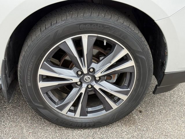 Used 2017 Nissan Pathfinder Platinum w/ Cargo Package image 8