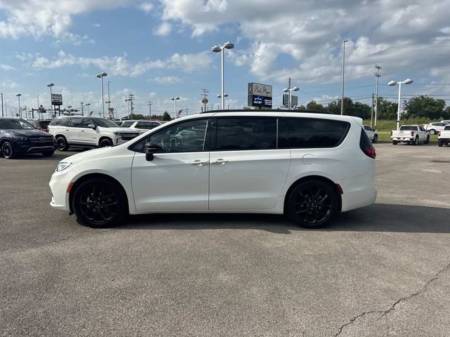 Used 2025 Chrysler Pacifica Limited FWD image 7