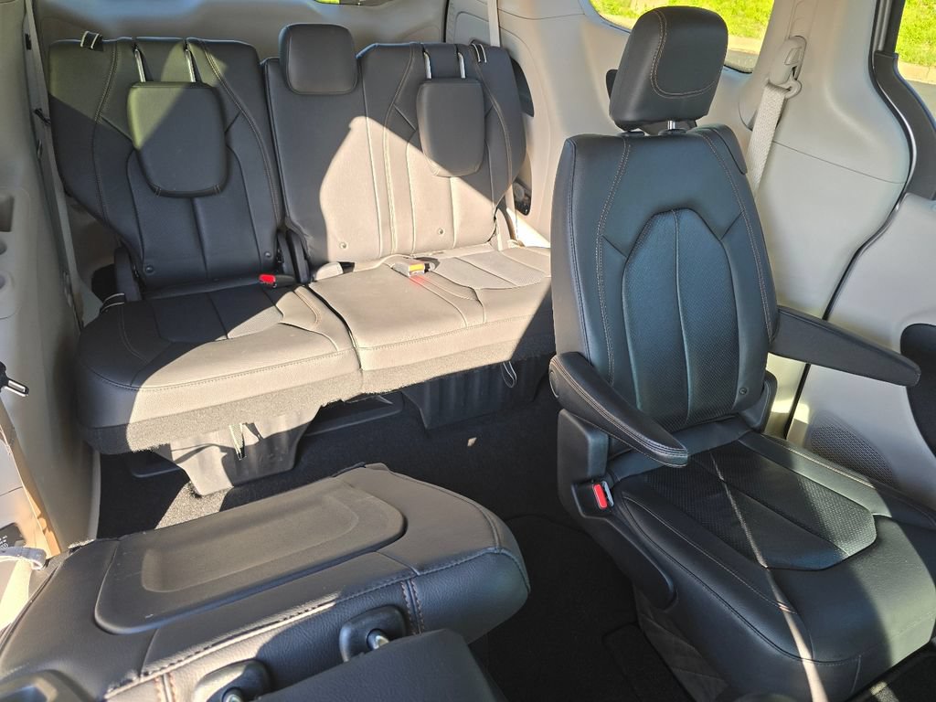 Used 2019 Chrysler Pacifica Touring-L Plus w/ Advanced Safetytec Group FWD image 31