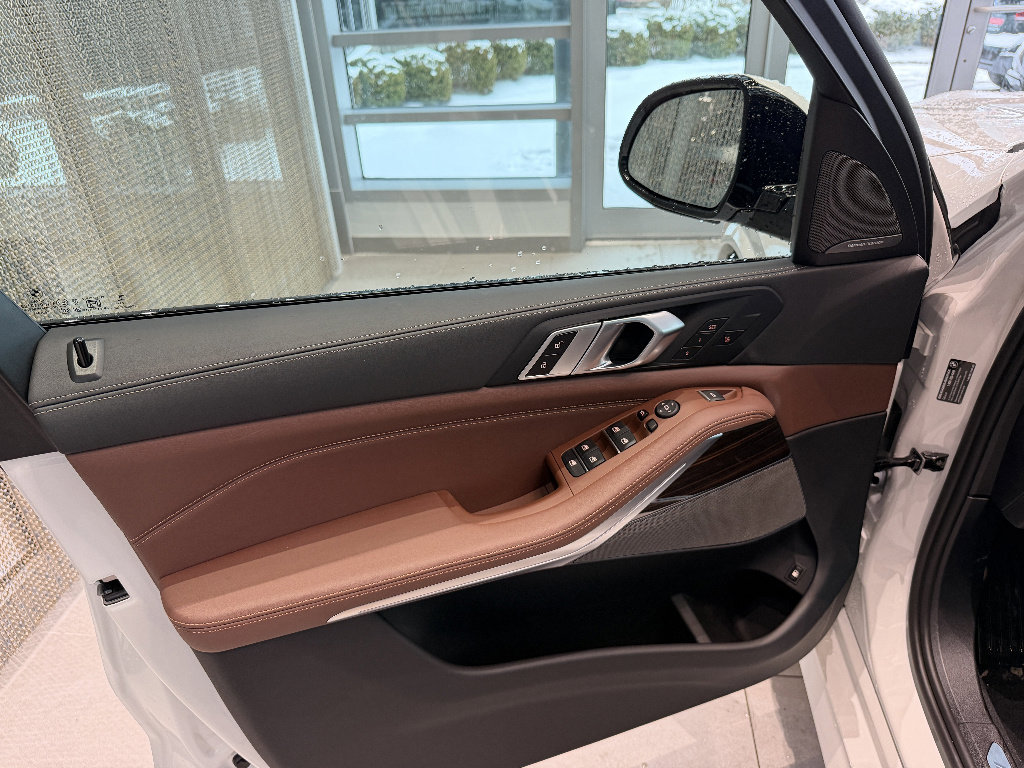 New 2026 BMW X5 xDrive50e w/ M Sport Package image 11