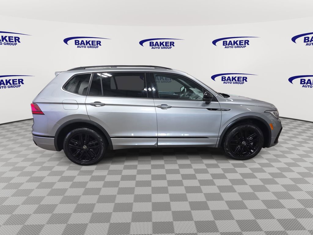 Used 2022 Volkswagen Tiguan SE R-Line image 4