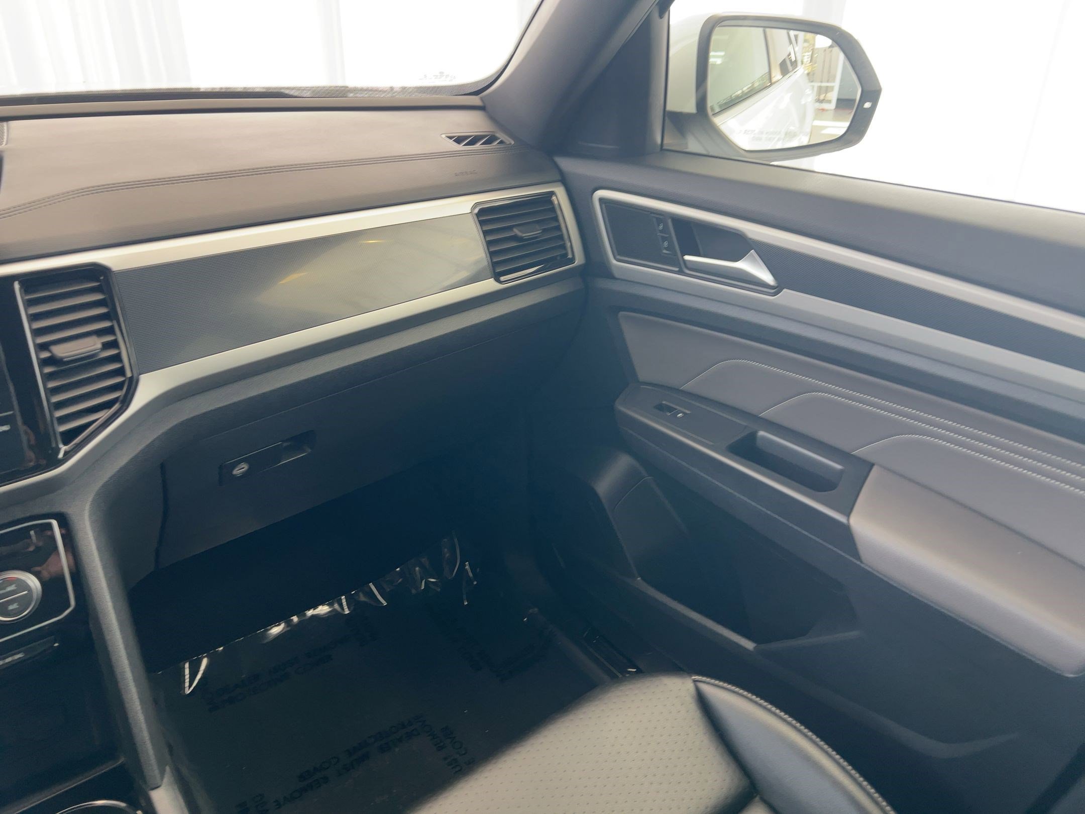 Used 2022 Volkswagen Atlas Cross Sport SEL image 28