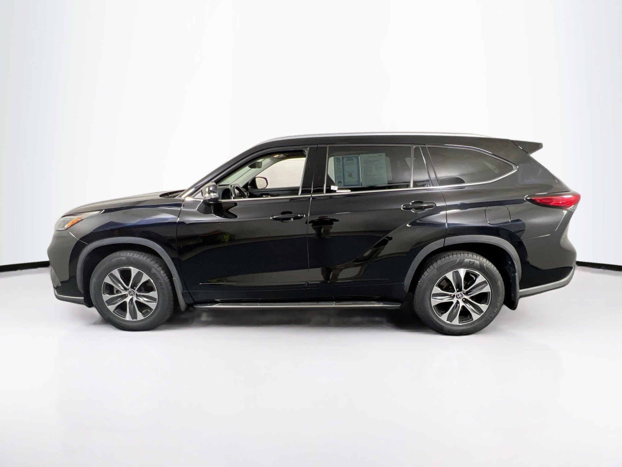 Used 2022 Toyota Highlander XLE image 8