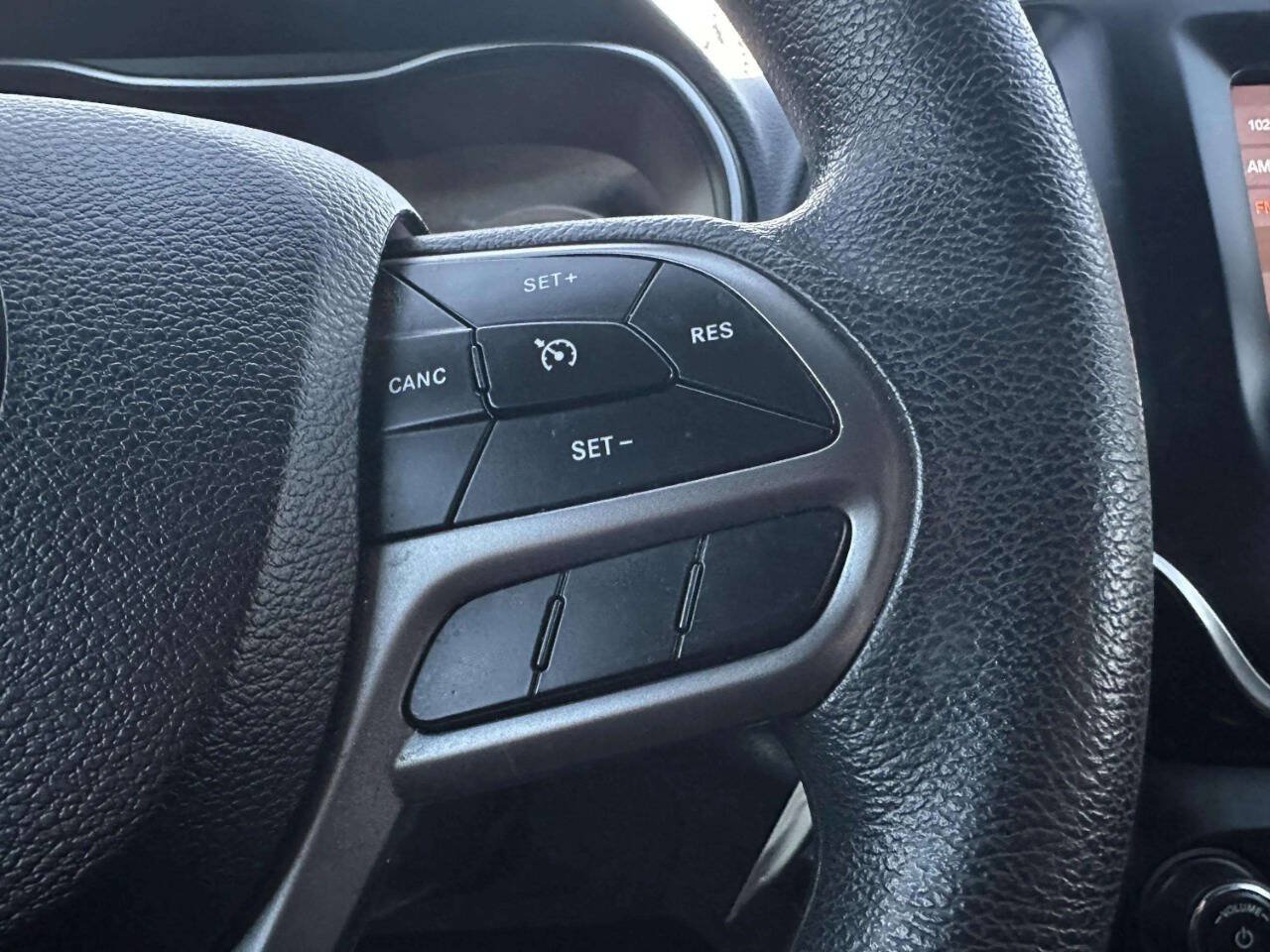 Used 2019 Jeep Cherokee Latitude w/ Popular Appearance Group FWD image 25
