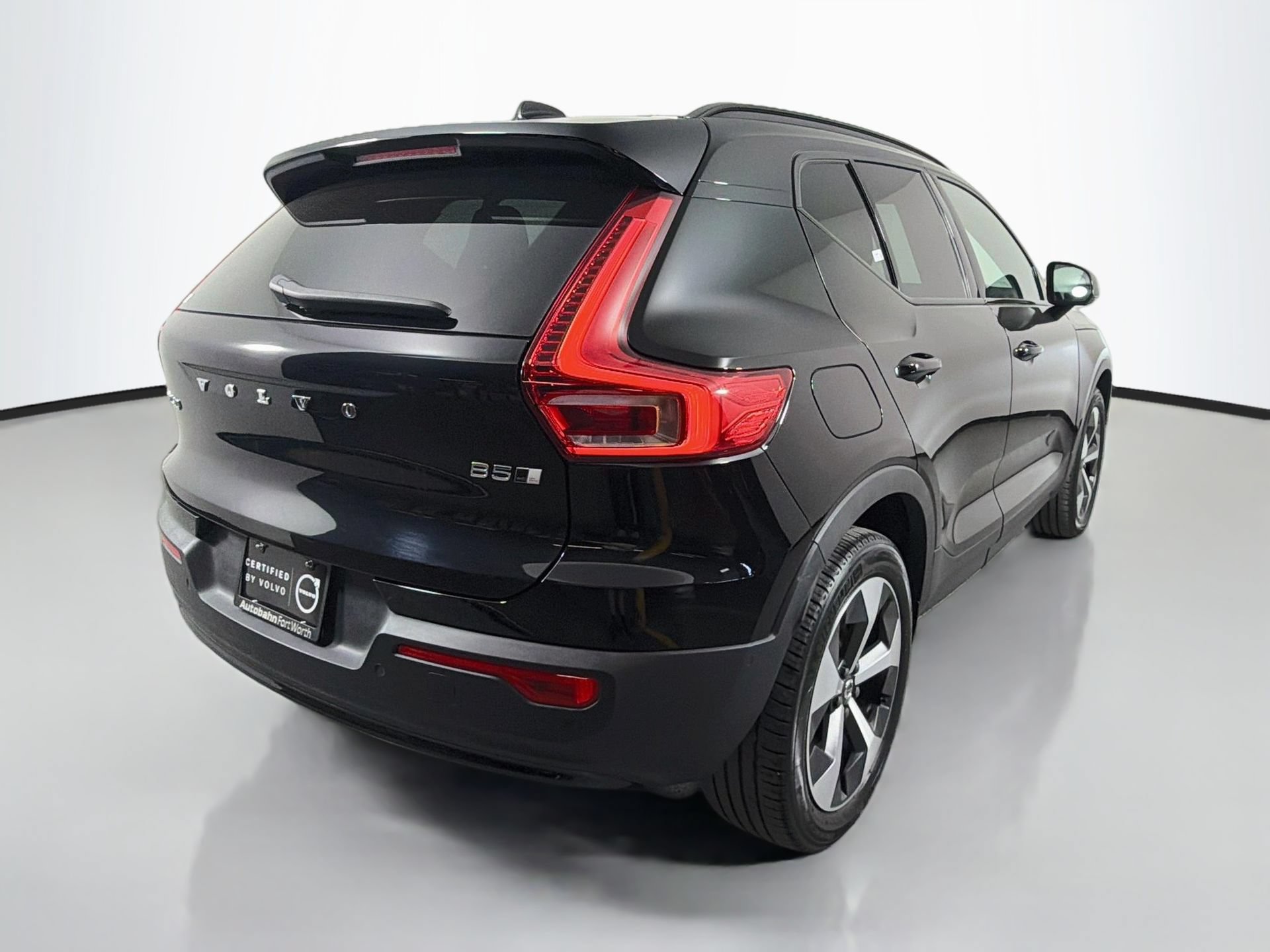 Certified 2023 Volvo XC40 B5 Ultimate w/ Protection Package Premier AWD/4WD image 6