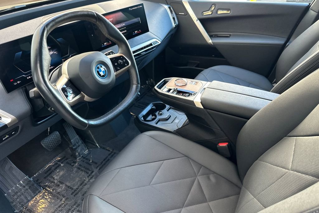 Used 2023 BMW iX xDrive50 w/ Premium Package image 9