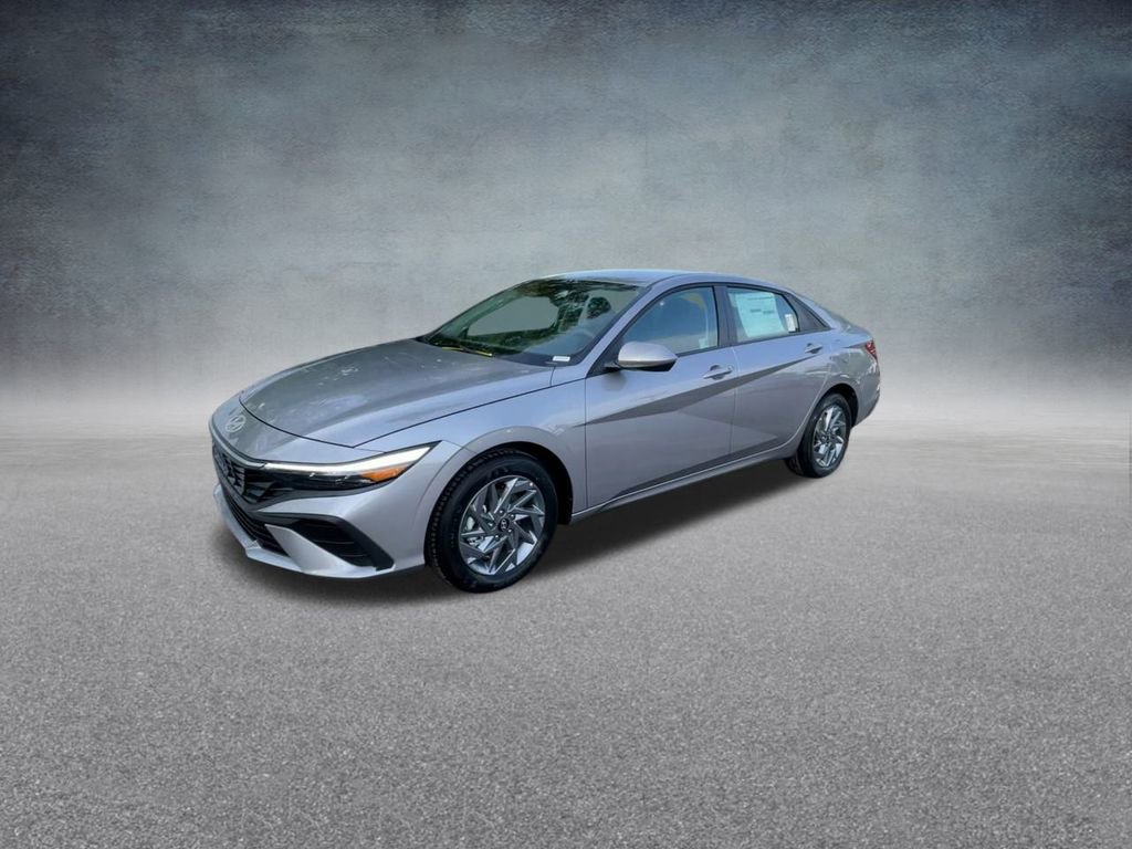 Used 2025 Hyundai Elantra Blue image 9