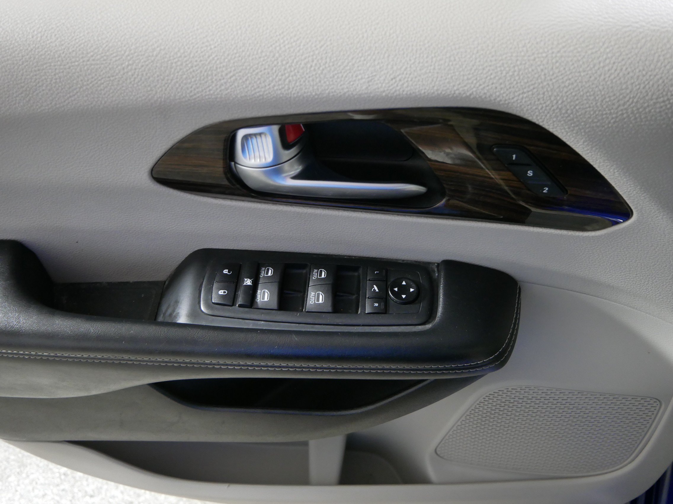 Used 2021 Chrysler Pacifica Limited AWD/4WD image 19