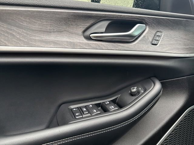Used 2022 Jeep Grand Cherokee L Limited AWD/4WD image 25